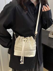 迷你时尚草编金色链条抽绳水桶包，沙滩包，夏季度假包，适合购物、钱包、购物、年轻女性、大学生、新人、白领。非常适合办公室、大学、工作、商务、通勤、户外活动、旅行和郊游