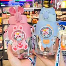 1 600ml/20.29盎司大容量，防漏、防摔、防溅，PP+硅胶材质，北欧风格3D动物造型吸管杯，INS恐龙/兔子浮雕设计，弹性防漏吸管，一键弹出杯盖 - 糖果太空杯 - 查看 8