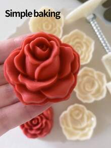 一套四件装食品糕点模具，玫瑰花图案，生日礼物烘焙套装，便当用品，手工DIY饼干模具，蛋糕，饼干，压印饼干切割模具，节日派对月饼豆沙饼厨房工具，糖霜饼干模具，甜点模具。月饼模具套装饼干造型器。 - 米色 - 查看 5