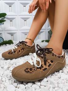 适合学生的复古休闲系带运动鞋，男女通用低帮防滑耐用橡胶鞋底，经典黑白豹纹平底运动鞋，适合春秋季 - 豹紋棕 - 查看 3