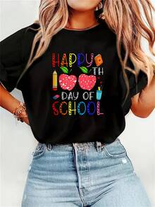 Camiseta estampada de manga corta de algodón negro de 180 g para mujer, estampado alegre de manzanas y útiles escolares "Feliz día 100 de la escuela", camiseta informal cómoda con cuello redondo, regalo perfecto para las celebraciones de regreso a clases, camiseta divertida de agradecimiento a los maestros - Negro - Ver 1