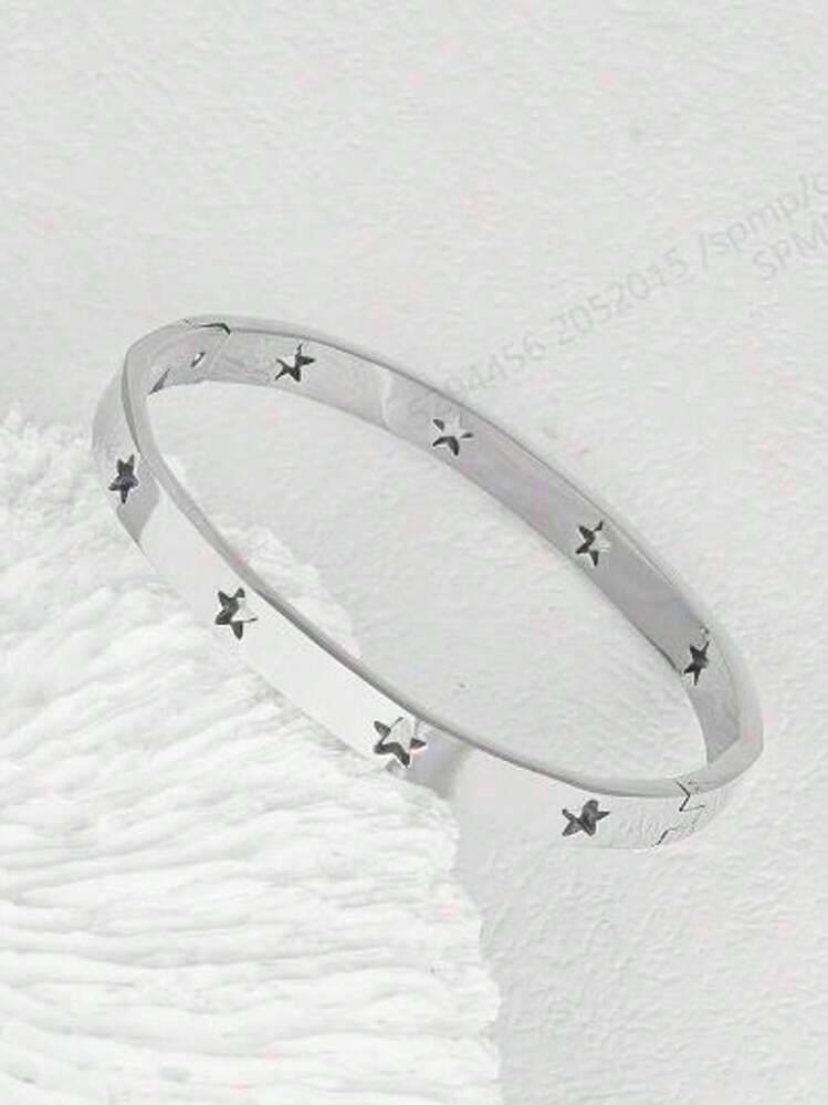 A Fashionable Stainless Steel Hollow Pentagram Bracelet, Suitable For Daily Wear, Holiday, Birthday Gift Of Choice.