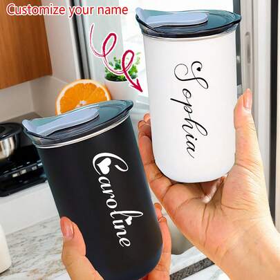 1 pièce Tasse en acier inoxydable personnalisée - 10oz/300ml avec couvercle, adaptée aux pailles, double paroi isolée, convient pour le café, le petit-déjeuner, le lait, les boissons, minimaliste, mignon, gourde de couple en acier inoxydable moderne personnalisée avec le nom de lui/elle, cadeau parfait pour le petit ami, la petite amie, le mari, la femme, la demoiselle d'honneur, les enfants, la fête des mères, l'anniversaire, l'anniversaire, la remise des diplômes, la rentrée scolaire, un être chéri