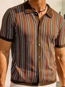 Polo a maniche corte con bottoni per uomo - marrone con righe a spina di pesce multicolori. Ideale per l'abbigliamento casual estivo e per uso all'aperto