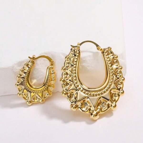 Different Size Vintage Non Tarnish Women Earrings Gold Color Waterproof Hypoallergenic Spikes Beads Fashion Hoop Earring,Elegant And Fashionable Gold Earrings,Size L Is Suitable For Fashion Parties, Banquets, Large-Scale Events And Music Festivals. Size S Can Be Worn Every Day.