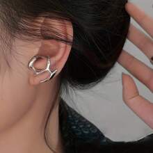 1 paire de boucles d'oreilles asymétriques à la mode et ajourées
