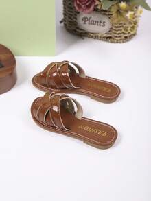 1 双夏季新款女童交叉带平底一脚蹬凉鞋，时尚适合学生，男孩和女孩经典拖鞋