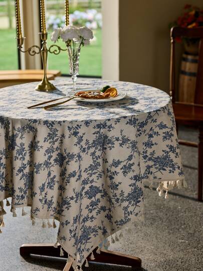 Cirelle 1 ชิ้น ผ้าปูโต๊ะลายดอกกุหลาบสีน้ำเงินแบบวินเทจพร้อมพู่, ผ้าปูโต๊ะข้างเตียง, ผ้าปูโต๊ะกาแฟ, เหมาะสำหรับตกแต่งบ้านแบบฟาร์มเฮ้าส์, ห้องทานอาหาร, ห้องครัว, งานเลี้ยง, เทศกาล, วันขอบคุณพระเจ้า, งานแต่งงาน