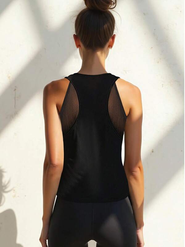 Top sportivo traspirante da donna, pratico per l'uso estivo durante la corsa e in palestra, colori versatili adatti per abbinare facilmente giacche sportive o abbigliamento da yoga