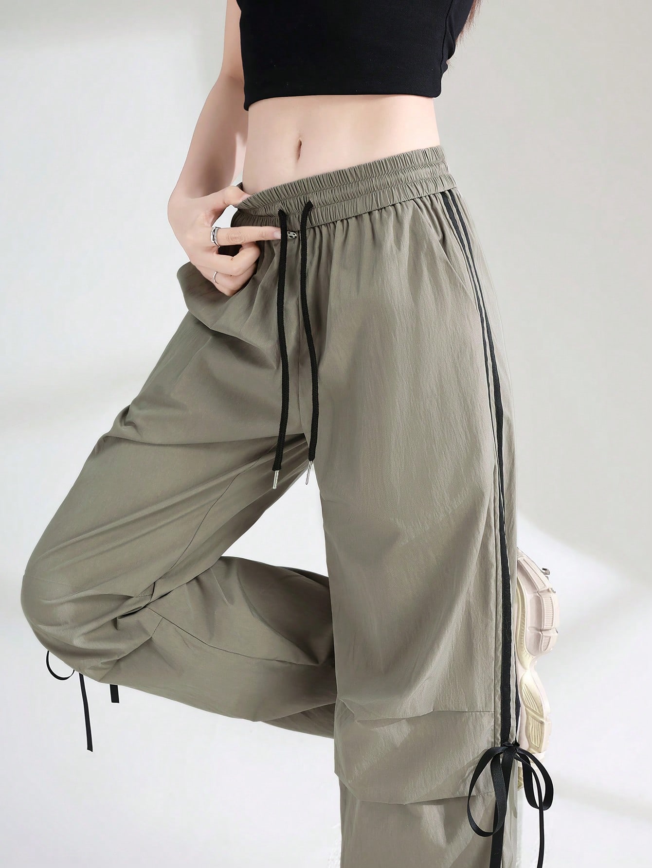 بنطلون كاجوال رمادي إسمنتي مرن رياضي مناسب للربيع...