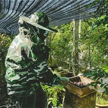 1套白色军绿色拉链防蜂服、养蜂服、蜂帽、防护服，防止蚊虫蜜蜂进入