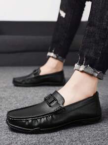 Nouvelles chaussures de conduite d'été 2025 pour hommes, mocassins Glissant, chaussures basses à semelle souple, mode casual. Convient pour la vie quotidienne, les voyages, la conduite, les cérémonies, les fêtes et les banquets.
