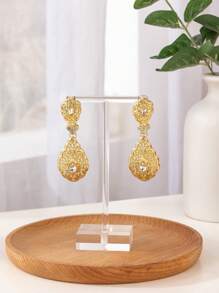 1 Pair Of Moroccan Style Hollowed-Out Flower Pattern Carving Drop-Shaped Earrings, Golden Color, Suitable For Wedding, Party Or Daily Wear