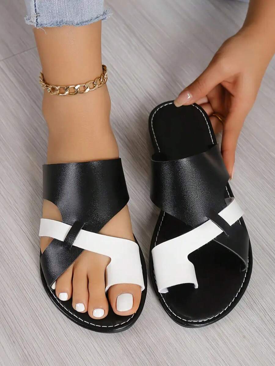 European And American New Plus Size Women Comfortable Simple Round Toe Open Toe Cross Color Block Casual Outdoor Flat Sandals, Fashion Slip-On Beach Vacation Style Summer Shoes