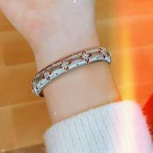 1pc Vintage 4-Leaf Flower Textured Zirconia Bracelet, High-End Niche Style For Women