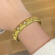 1pc Vintage 4-Leaf Flower Textured Zirconia Bracelet, High-End Niche Style For Women