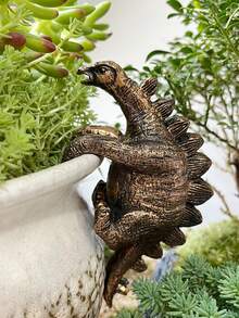 1 bức tượng khủng long bằng polyresin sống động, thích hợp cho khu vườn ngoài trời, sân trong, hàng rào và trang trí ngoài trời, lý tưởng để trang trí ngày lễ, có thể sử dụng trong nhà và ngoài trời, phù hợp với nhiều loại nhà khác nhau, thích hợp cho khu vườn, trang trí chậu cây, trang trí nhà cửa, trang trí cây cảnh, món quà tuyệt vời cho những người yêu thích khủng long - Đồng - Xem 12