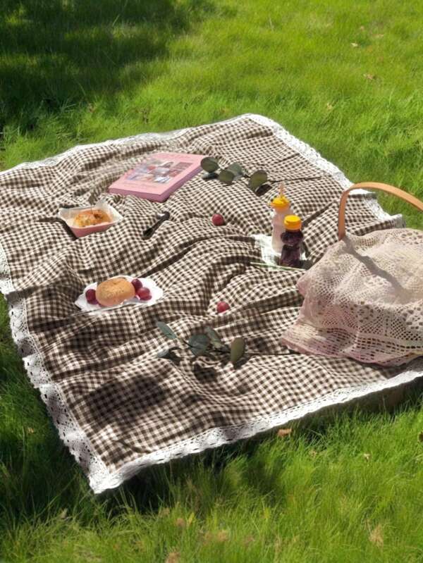 1pc Charming Red & White Plaid Rectangular Picnic Blanket - Christmas, Year-End, Woven Rayon Tablecloth With Lace Trim, Suitable For Winter Camping, Beach Outings, Photography Backdrop, Picnic Accessory