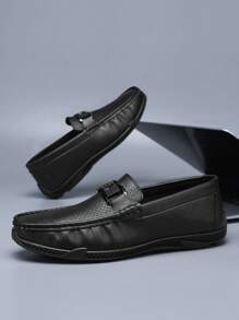 Nouvelles chaussures de conduite d'été 2025 pour hommes, mocassins Glissant, chaussures basses à semelle souple, mode casual. Convient pour la vie quotidienne, les voyages, la conduite, les cérémonies, les fêtes et les banquets.