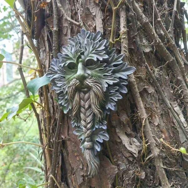 1pc Rustic Resin Green Man Sculpture - Outdoor Tree Spirit Beard Angel Wall Hanging Decor For Garden & Home, Thanksgiving & Christmas Special Gift For Mom, No Power Needed