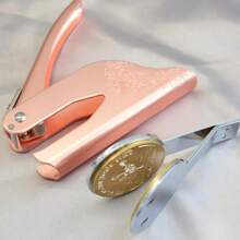 Individualisieren Sie Ihren Hochzeitsemprägekopf, Servietten-Emprägekopf, Umschlag- und Einladungs-Emprägekopf, personalisierter Emprägekopf-Stempel, individualisierter Emprägekopf-Stempel, personalisierter Hochzeits-Emprägekopf, Initialen-Emprägekopf, Papier-Emprägekopf, personalisierter Monogramm-Emprägekopf-Stempel, Monogramm-Emprägekopf