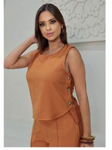 Conjunto em Alfaitaria de Viscose Sensorial: Bermuda Jorts com Passantes e Blusa com Botões Laterais - Visual Refinado e Atemporal