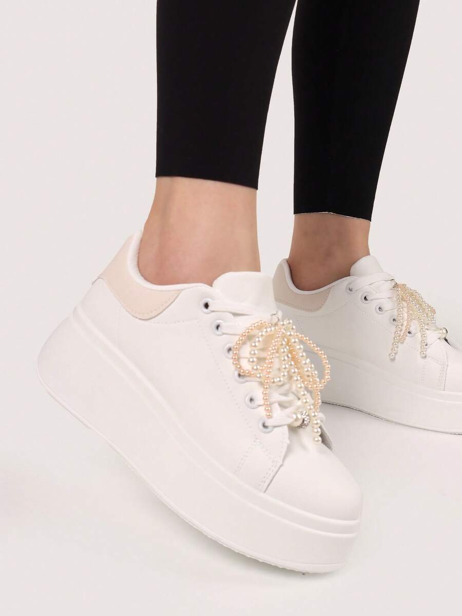 SCARPE DONNA 穿着 PELLE SINTETICA CON LACCI E ACCESSORIO FIOCCO 穿着 PERLE RIMOVIBILE - 米色 - 查看 1