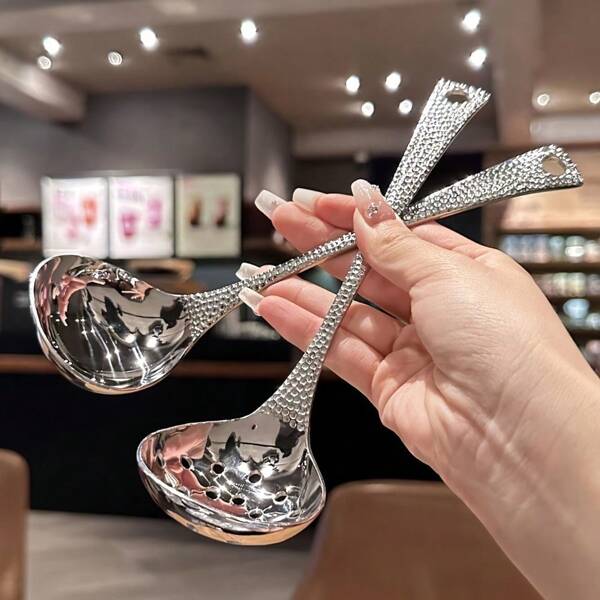 Elegant Stainless Steel Long Handle Perforated Spoon, Perfect For Home And Restaurant Use