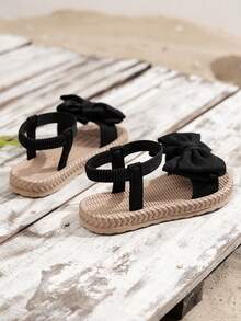 1 双女童平底双层凉鞋，蝴蝶结装饰，松紧带，穿着舒适，鞋底厚实柔软，轻便，适合夏季户外、海滩、度假，3-14 岁