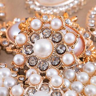 50 Stücke 2,5 * 2,5 cm Harz Strass Patches, weiße Acryl Herz- und Schneeflocken Deko-Applikationen zum Selbermachen für Schmuck, Schleifen, Kopfschmuck, Kleidung & Bastelzubehör