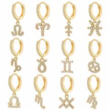 Magic Fish Set de 2 pares de aretes elegantes y de alta gama con letras incrustadas de cubíc zirconia y perla, para mujeres