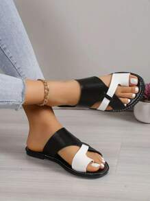 European And American New Plus Size Women Comfortable Simple Round Toe Open Toe Cross Color Block Casual Outdoor Flat Sandals, Fashion Slip-On Beach Vacation Style Summer Shoes