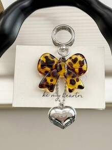 1 件男女通用新款豹纹蝴蝶结心形吊坠钥匙扣，时尚蝴蝶结吊饰，适用于包包、汽车配件、包包饰品