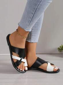 European And American New Plus Size Women Comfortable Simple Round Toe Open Toe Cross Color Block Casual Outdoor Flat Sandals, Fashion Slip-On Beach Vacation Style Summer Shoes