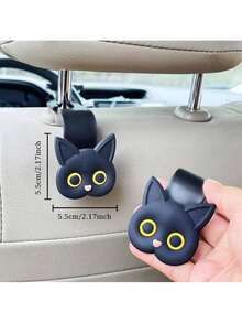 2个3D卡通猫咪汽车座椅头枕挂钩 - 耐用、多功能的汽车内饰收纳挂钩，适用于大多数车型，可固定手提包、钱包、外套、衣物、雨伞、钥匙、玩具和小配件，节省空间，可爱猫咪设计，安装简便，适合大多数车型，是理想的可爱汽车用品礼物。 - 黑色 - 查看 4