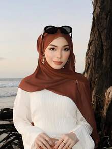1 pieza Pañuelo de cabeza de gasa de unicolor elegante con perlas, hiyab musulmán versátil, adecuado para abayas de todas las estaciones, se puede usar como chal protector solar para vacaciones y atuendo modesto simple diario (Este producto es de 70*180cm talla única, debido a las diferencias de iluminación y pantalla, puede haber algunas diferencias de color, no se aceptan devoluciones por problemas de color o talla) - Gasa perlada - Ver 6