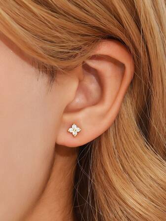 2 件迷你四叶草耳钉，精致时尚百搭日常佩戴耳环