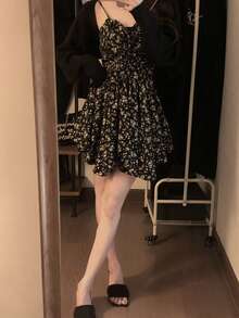 韩版收腰黑色碎花不对称下摆连衣裙，随机剪裁，夏季度假优雅 - 黑色 - 查看 5
