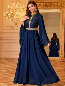 Đầm dạ hội dài tay, cổ cao, xếp ly, viền bèo, chất liệu chiffon, đính sequin và ren hoa phối màu tương phản. - Màu xanh hải quân - Xem 8