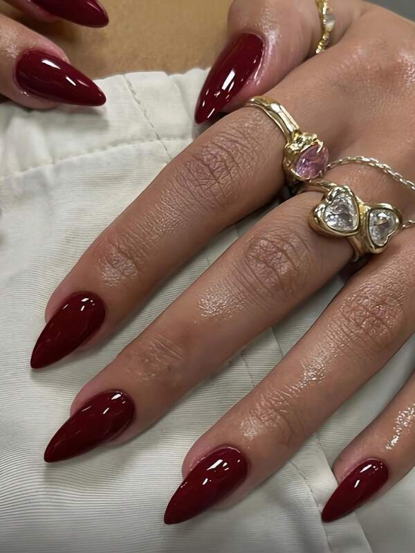Aggiorna il tuo look con 24 unghie finte a mandorla di media dimensione, elegante haute couture, glamour in bordeaux e bordeaux scuro, colori uniti classici e funky, unghie finte in colore bordeaux per donne e ragazze, include 1 foglio di adesivi e 1 strisce di gel jelly casuale