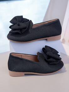 Sepatu Putri Warna Polos untuk Anak Perempuan, Sepatu Anak dengan Dekorasi Pita Besar, Sepatu Datar Modis dan Serbaguna Cocok untuk Musim Semi, Musim Gugur, dan Perjalanan Luar Ruangan - Hitam - View 4