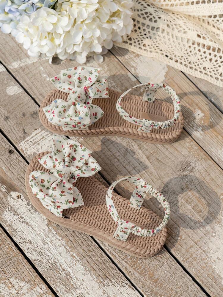 1 双新款女童花朵蝴蝶结装饰平底凉鞋，夏季送给女孩的礼物，儿童鞋带松紧带，易于穿脱，母女亲子装，波西米亚风格，适合夏季度假、海滩、旅行等各种场合。 - 橄欖綠 - 查看 4