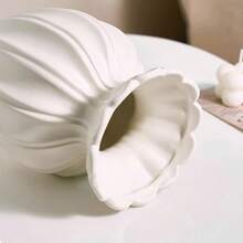 1 Stück nordischer weißer und goldener blumenförmiger keramischer gestreifter Vase, kreative Wohnzimmerdekoration, geeignet für Esszimmertisch, Arbeitszimmer, Bürodesktop Blumenarrangement Vase, Muttertag, Hochzeitslocation Atmosphäre Dekorationsmittelpunkt Vase Heimdekoration Blumenvase Glasvase - Weiss - Übersicht 6