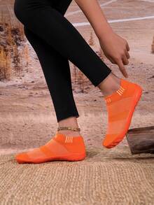 ZVB Couples Water Shoes For Bare Foot Lovers, Soft Bottom Women Beach Shoes Suitable For Swimming, Diving, Fishing, Outdoor Quick Dry Summer Sandals, Non-Slip And Breathable Water Shoes - 橘色 - 查看 7