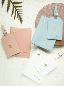 2 PEÇAS Conjunto de Porta-Passaporte e Tag de Bagagem Personalizados Nome Monocromático Dourado em Couro Sintético com Tag de Bagagem, Carimbo a Quente Personalizado, Acessórios de Viagem Feitos à Mão, Cartão Documento Presente de Aniversário Chic para Amigos, Madrinhas, Verssátil, Básico, Personalizado, Único, Personalizado, Para Aniversários, Para Férias/Viagens, Para Exterior/Saídas/Viagens/Caminhadas/Estádio/Esportes/Escalada, Para Negócios/Cômodo/Trabalho/Escritório, Material Escolar, Volta às Aulas, Para Escritório, Para Escola, Para Sala de Aula, Para Presentes de Professor, Para Universidade, Para Colegas, Para Quartos de Dormitório, Para Professor, Para Meninos e Meninas, Para Adolescentes, Alunos do Ensino Médio, Alunos do Ensino Médio, Alunos da Faculdade, Alunos da Universidade, Calouro, Veterano, Alunos do Ensino Fundamental