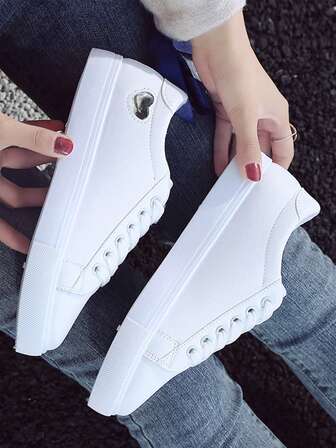 1 Pair Minimalist Versatile Solid Color Heart Decor Casual Sneakers, Suitable For School Sports, Unisex