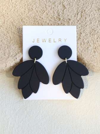 1 par eleganta örhängen i keramisk bladform i akryl för kvinnor, moderiktiga och graciösa