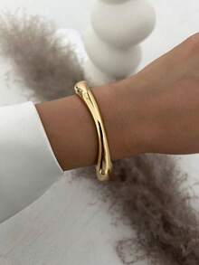 1 Stück Retro minimalistisches asymmetrisches Metall-Wassertropfen-Schlangen-Armband, personalisiertes übertriebenes geometrisches abstraktes Design Luxus elegantes Armband, geeignet für den täglichen Arbeitsweg von Frauen, Urlaubsgeschenke, Treffen mit Freunden und Bankette, Mode Straßenfotografie, Mode-Show-Accessoires