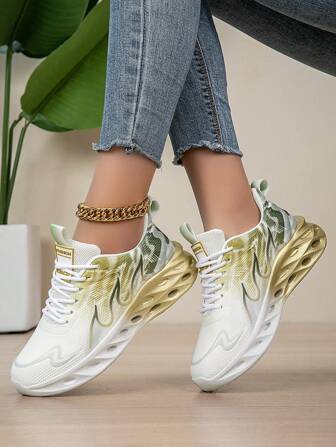 2025 女式轻便休闲运动鞋 - 金色渐变色块设计，厚底系带，适合日常穿着