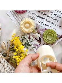 7 件硅胶烘焙工具马卡龙/月饼/布丁/甜甜圈糕点模具，易于手工按压和脱模，用于烘焙糕点、巧克力蛋糕、甜点的绘画模板，DIY 硅胶糕点模具，适用于万圣节、圣诞派对和生日派对工艺模板